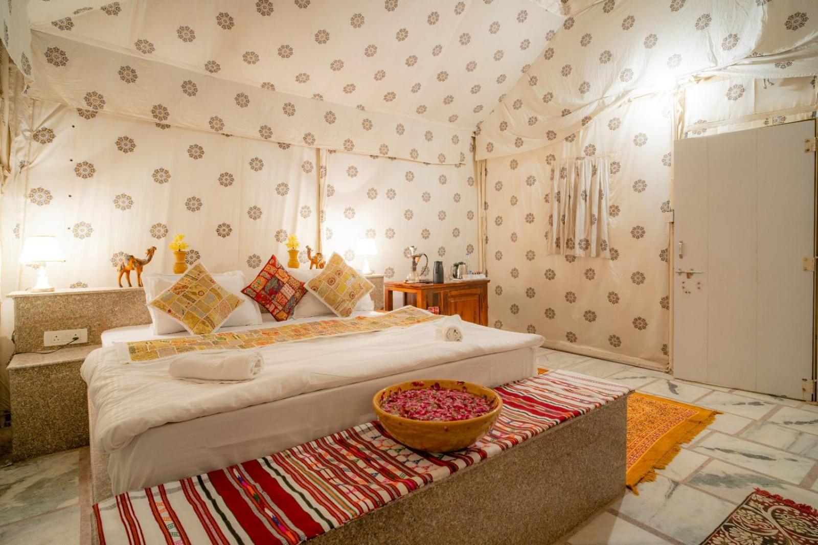 Khamma Ghani Resort With Pool ไจซัลเมอร์ ภายนอก รูปภาพ