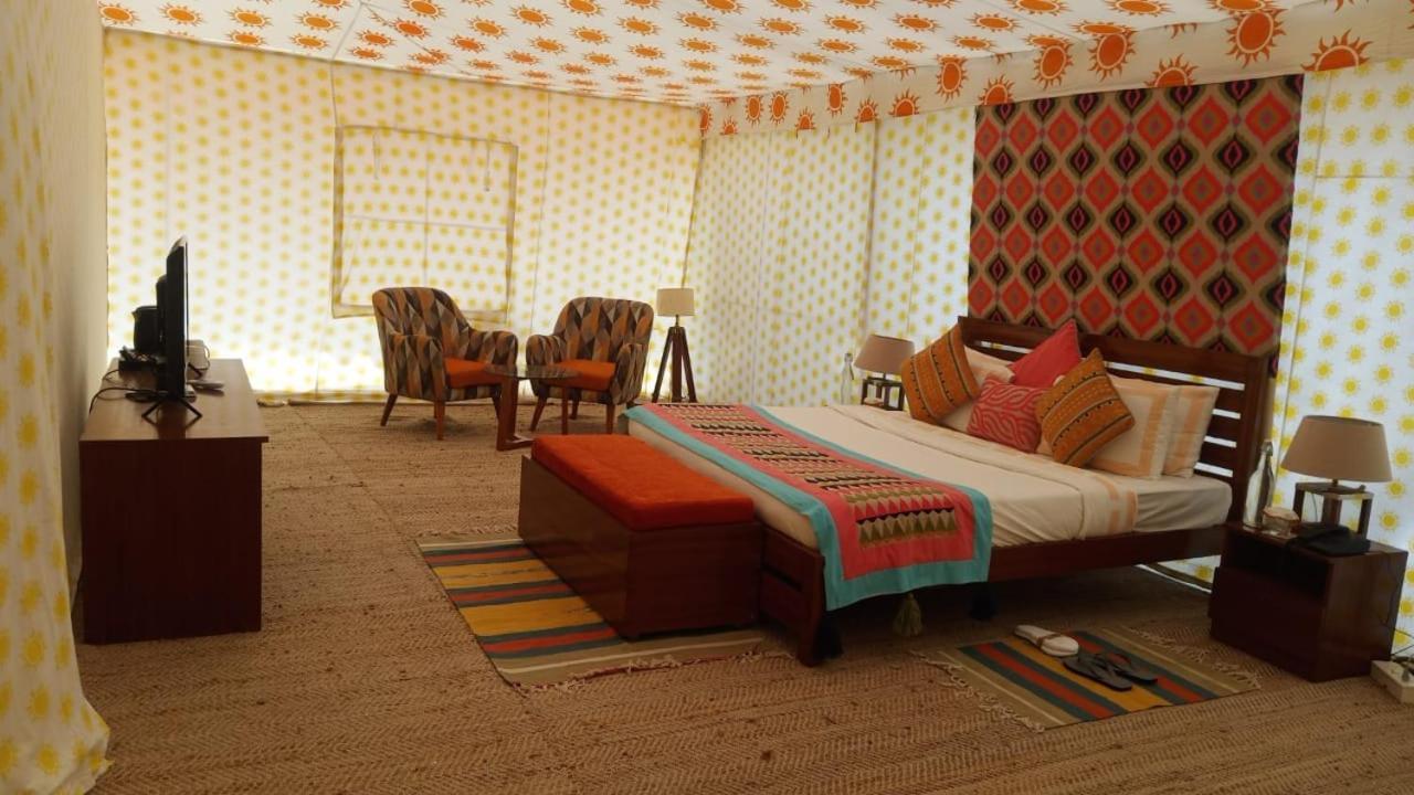 Khamma Ghani Resort With Pool ไจซัลเมอร์ ภายนอก รูปภาพ